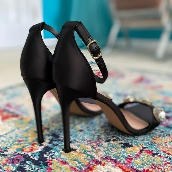Steve Madden Fabulous Jeweled Black Satin Stiletto Heels 8.5 NEW