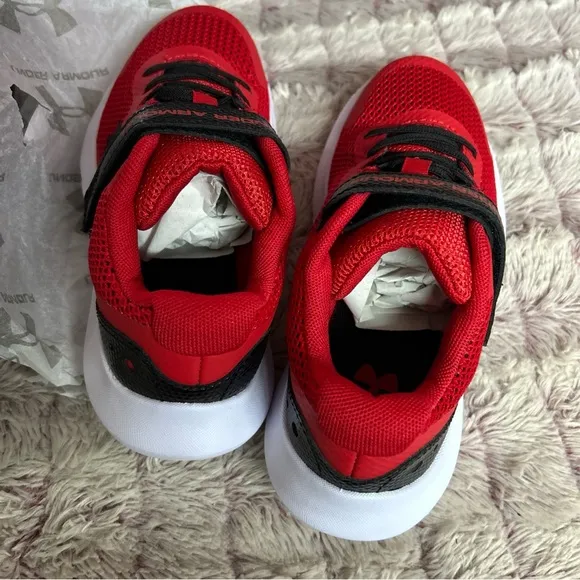 UNDER Armour Red kids Sneakers size 3y