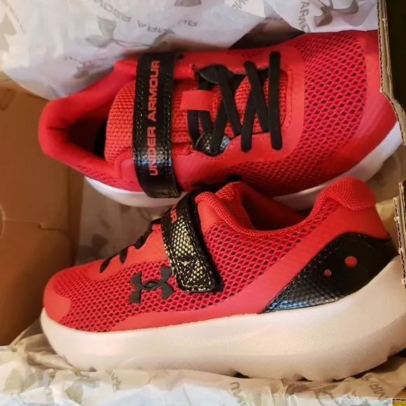 UNDER Armour Red kids Sneakers size 3y